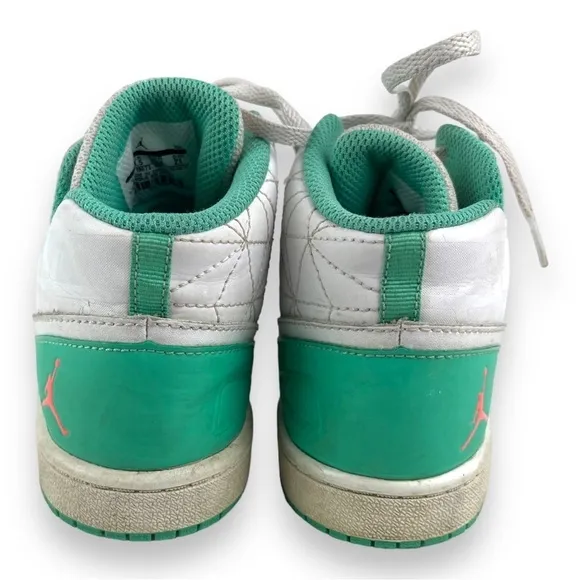 Nike Air Jordan Flight  Unisex‎ Kids Size - 2Y White and Mint Green