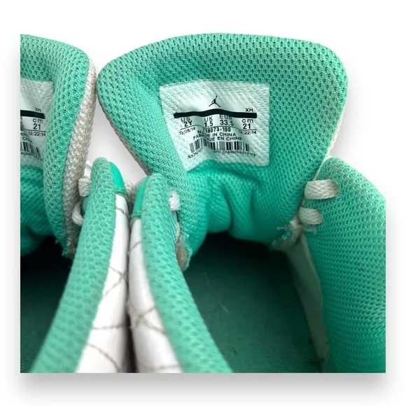 Nike Air Jordan Flight  Unisex‎ Kids Size - 2Y White and Mint Green