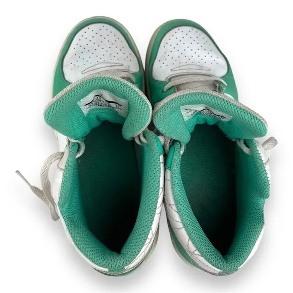 Nike Air Jordan Flight  Unisex‎ Kids Size - 2Y White and Mint Green