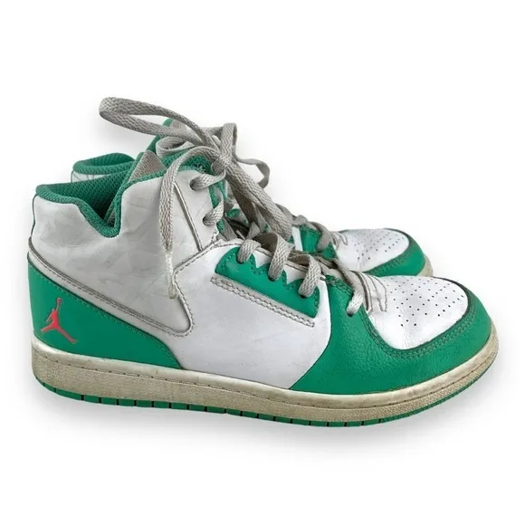 Nike Air Jordan Flight  Unisex‎ Kids Size - 2Y White and Mint Green