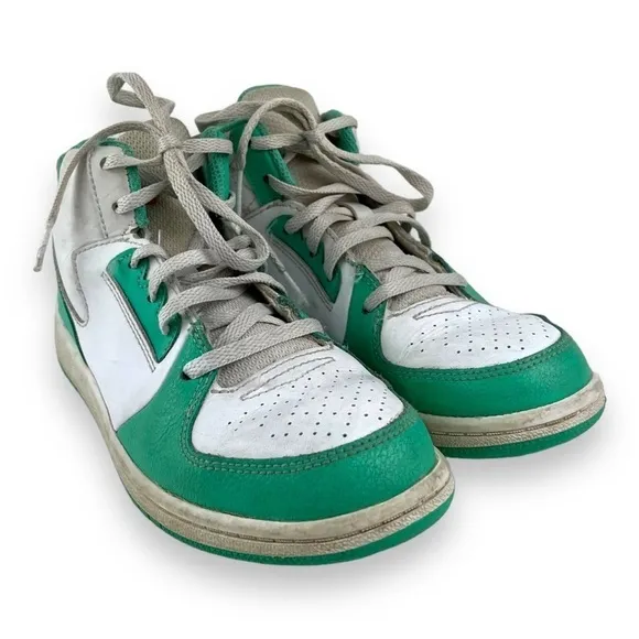Nike Air Jordan Flight  Unisex‎ Kids Size - 2Y White and Mint Green