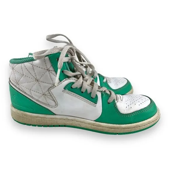 Nike Air Jordan Flight  Unisex‎ Kids Size - 2Y White and Mint Green