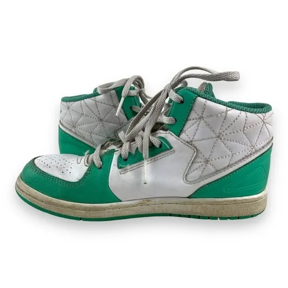 Nike Air Jordan Flight  Unisex‎ Kids Size - 2Y White and Mint Green