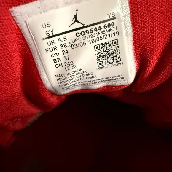 Nike  Air Jordan Max red leather sneakers boys 6Y