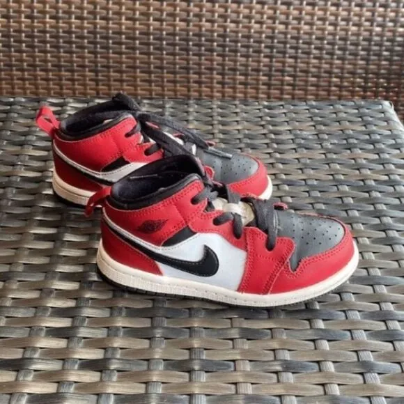Nike  Air Jordan mids 1 kids size 10C
