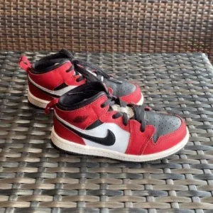 Nike  Air Jordan mids 1 kids size 10C