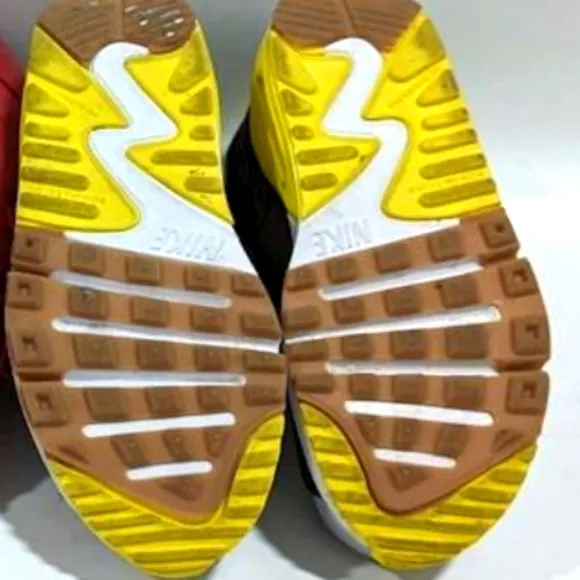 Nike Air Mak kids size 1Y