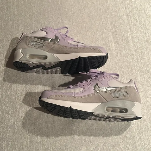 Nike Air Max 90 Leather GS ‘Violet Frost’ Youth Sneakers Size 5Y Brand new