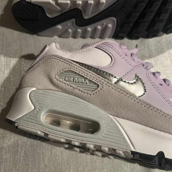 Nike Air Max 90 Leather GS ‘Violet Frost’ Youth Sneakers Size 5Y Brand new