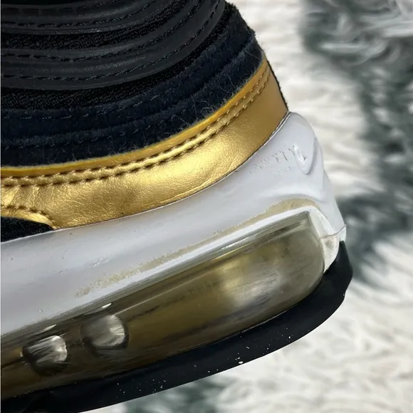 Nike Air Max 97 Kids Unisex Black Metallic Gold Size 4Y 921522-014