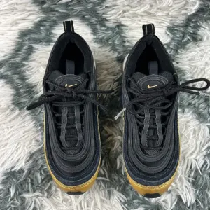 Nike Air Max 97 Kids Unisex Black Metallic Gold Size 4Y 921522-014