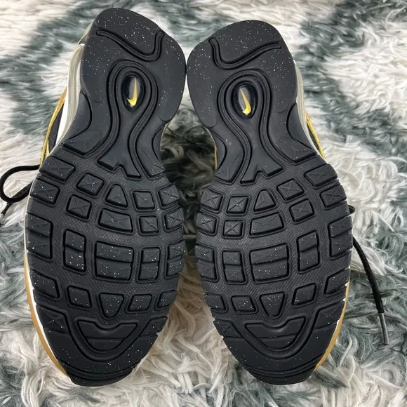 Nike Air Max 97 Kids Unisex Black Metallic Gold Size 4Y 921522-014