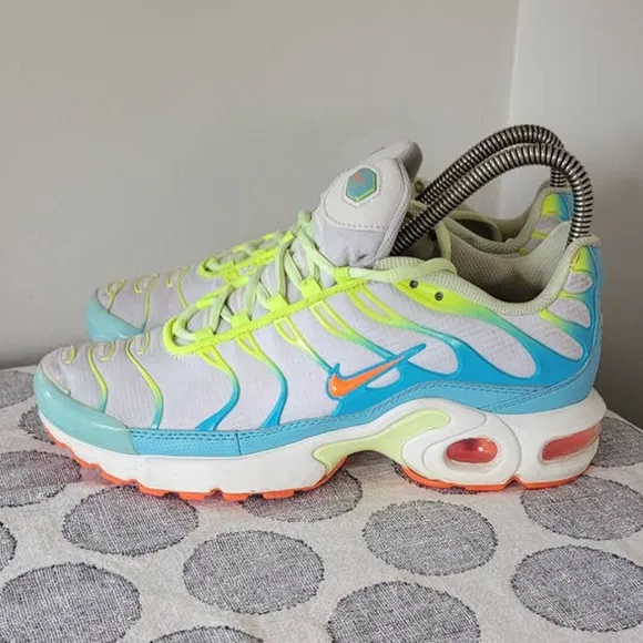 Nike Air Max Plus G's Light Blue Volt Youth Tennis Shoes Size 6.5