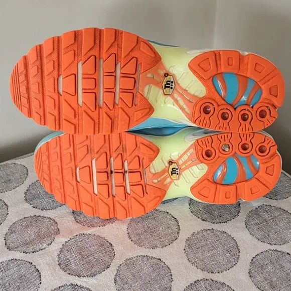 Nike Air Max Plus G's Light Blue Volt Youth Tennis Shoes Size 6.5