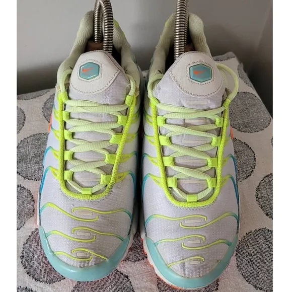 Nike Air Max Plus G's Light Blue Volt Youth Tennis Shoes Size 6.5