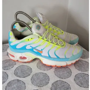 Nike Air Max Plus G's Light Blue Volt Youth Tennis Shoes Size 6.5