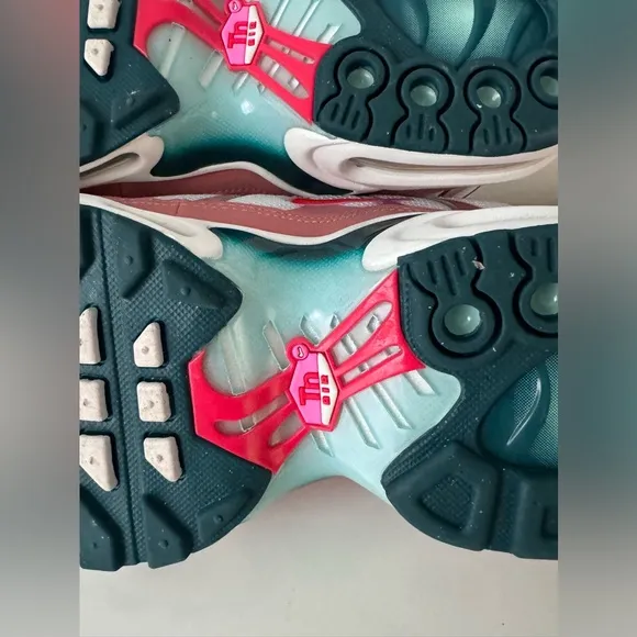 Nike Air Max Plus Gs White Siren Red Red Stardust Size 4Y-Men’s 4-Women’s 5.5