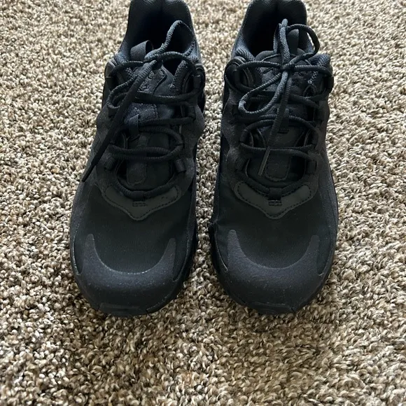 Nike Air Max React 270 youth size 6.5