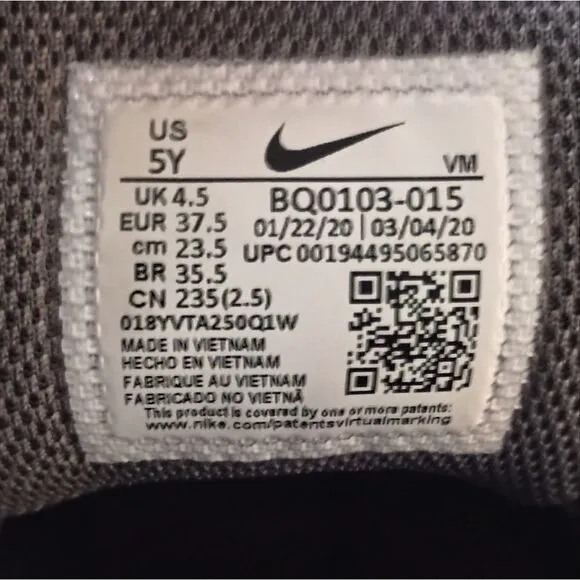 Nike Air Max 270 React Sneakers Grade School Size 5Y, BQ0103-015 PRE-OWNED