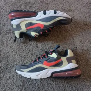 Nike Air Max 270 React Sneakers Grade School Size 5Y, BQ0103-015 PRE-OWNED