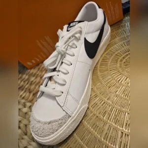 Nike Blazer Low '77 White and Black  Sneakers (Unisex)