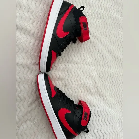 Nike Court Borough Mid 2 (GS) size 7 Youth