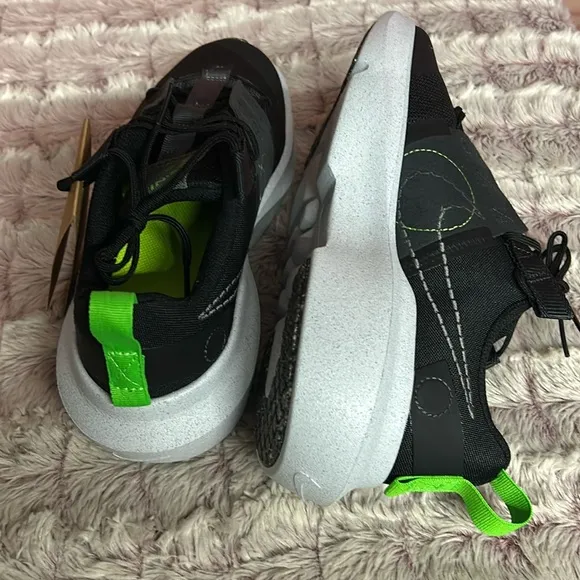 NIKE Crater Impact Girl Sneakers size 6Y