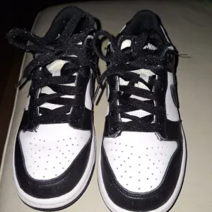 Nike Dunk Low Panda Kids Black and White Sneakers size 4.5 Unisex
