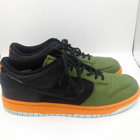Nike dunk low unisex lace up sneakers