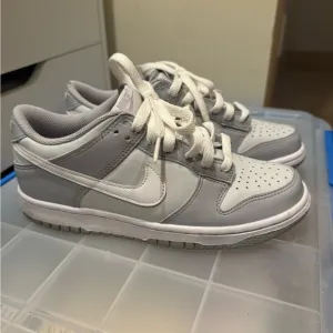 Nike Dunk Low - Wolf grey size 6Y / 7.5 women
