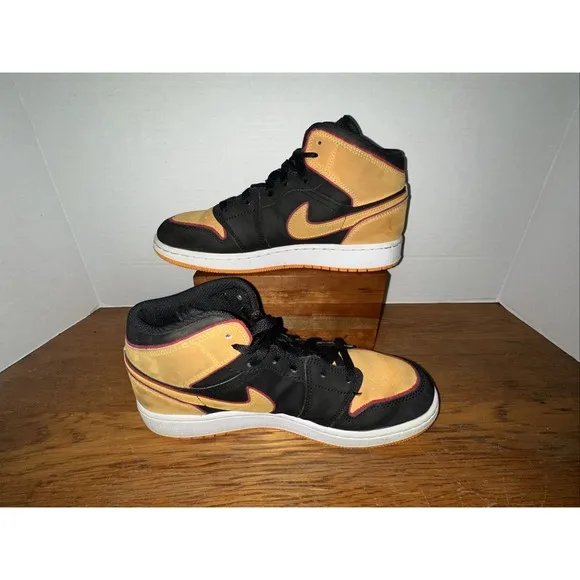 Nike FJ4924-008 Air Jordan 1 Mid SE Black Vivid Orange US Youth Size 6.5Y~EUC!