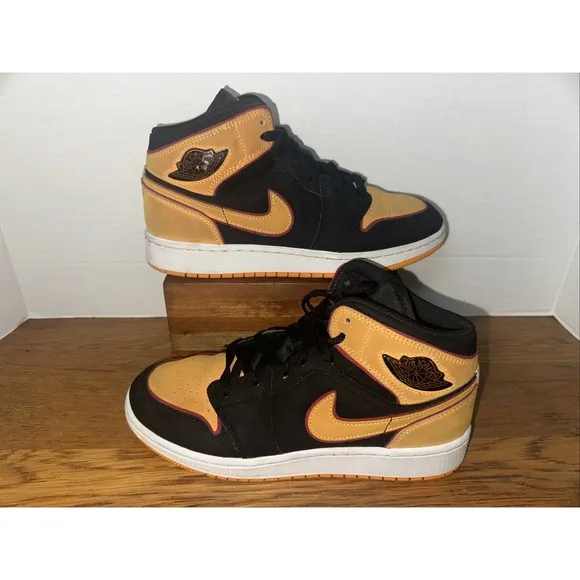 Nike FJ4924-008 Air Jordan 1 Mid SE Black Vivid Orange US Youth Size 6.5Y~EUC!