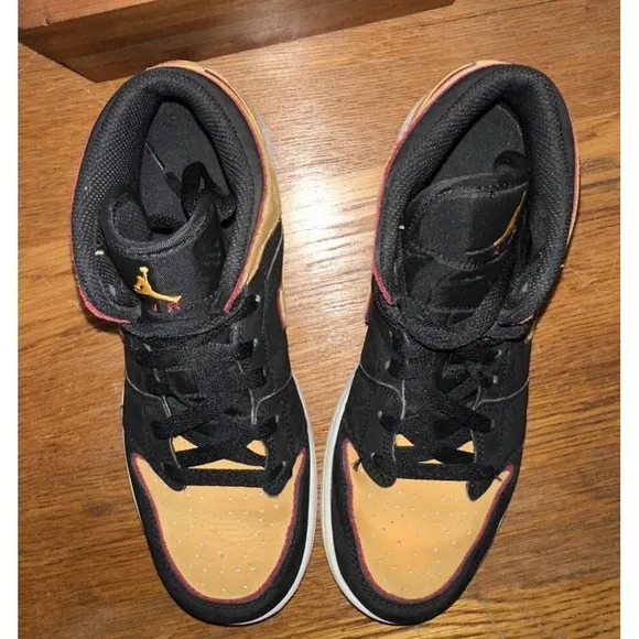 Nike FJ4924-008 Air Jordan 1 Mid SE Black Vivid Orange US Youth Size 6.5Y~EUC!