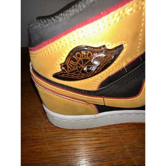 Nike FJ4924-008 Air Jordan 1 Mid SE Black Vivid Orange US Youth Size 6.5Y~EUC!