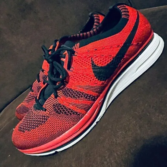 Nike Flyknit Trainer Running Shoes Mens 6.5 Womens 8 Red Black AH8396-601 XLNT