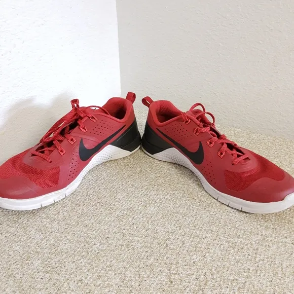 Nike Flywire Red Black Training Sneakers