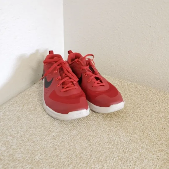 Nike Flywire Red Black Training Sneakers