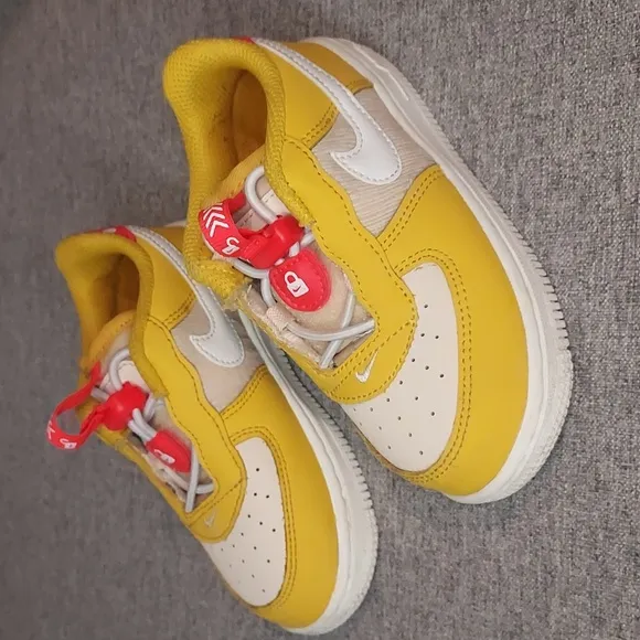 Nike Force 1 Toggle SE Yellow Ochre Summit White Sneakers Shoe Size Toddler 8C
