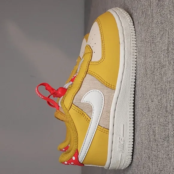 Nike Force 1 Toggle SE Yellow Ochre Summit White Sneakers Shoe Size Toddler 8C