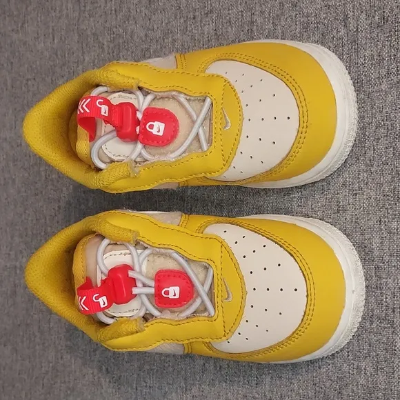 Nike Force 1 Toggle SE Yellow Ochre Summit White Sneakers Shoe Size Toddler 8C