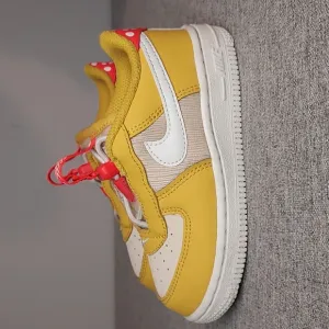 Nike Force 1 Toggle SE Yellow Ochre Summit White Sneakers Shoe Size Toddler 8C