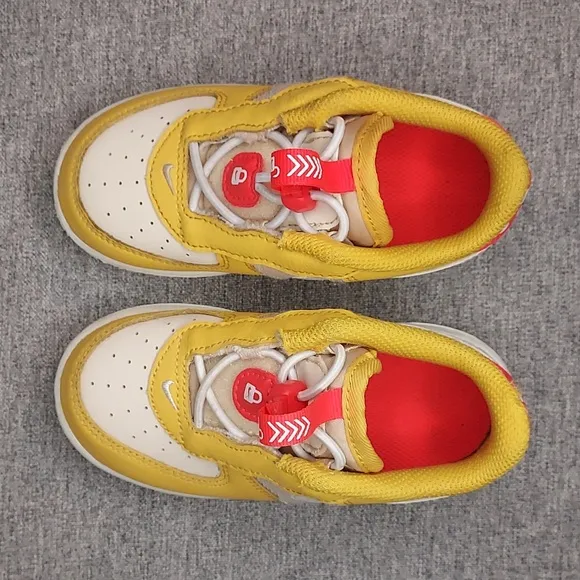 Nike Force 1 Toggle SE Yellow Ochre Summit White Sneakers Shoe Size Toddler 8C
