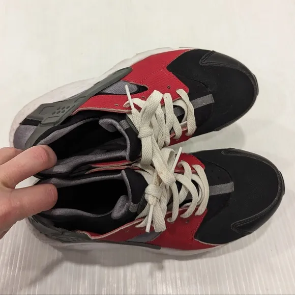 NIKE Huarache Run kids youth red black gray sneakers athletic running shoes
