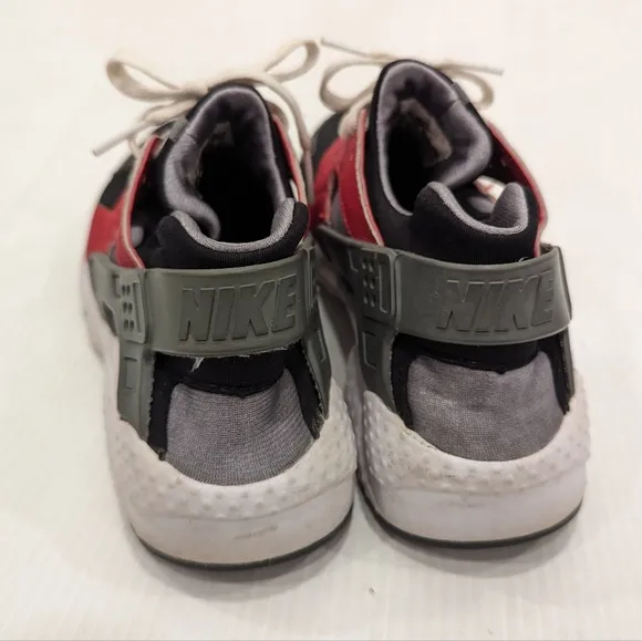 NIKE Huarache Run kids youth red black gray sneakers athletic running shoes