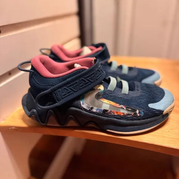 Nike Immortality Kids sneakers Size 1 great condition unisex