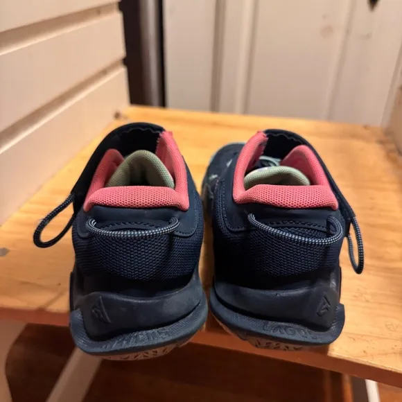 Nike Immortality Kids sneakers Size 1 great condition unisex
