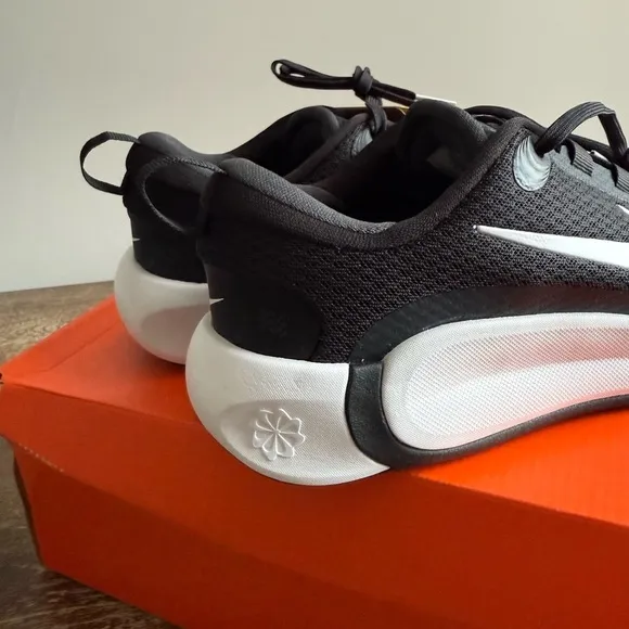 Nike Infinity Flow (GS) Size 5 Youth