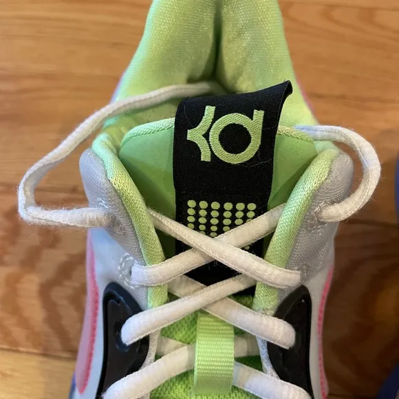 Nike Kd Trey 5 Vll GS lime green basketball shoes size 4.5