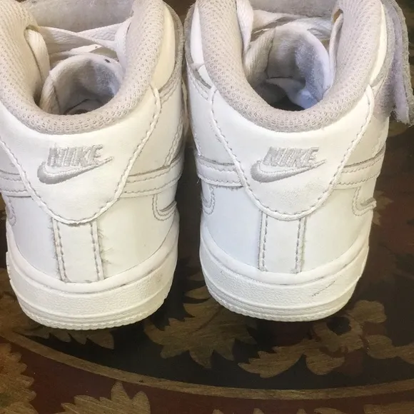 Nike Kids’ Court Borough White Leather Mid Shoes size 10C Unisex