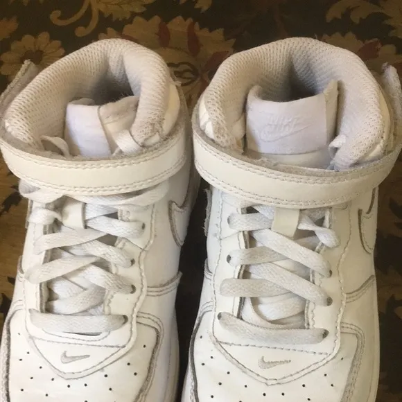 Nike Kids’ Court Borough White Leather Mid Shoes size 10C Unisex